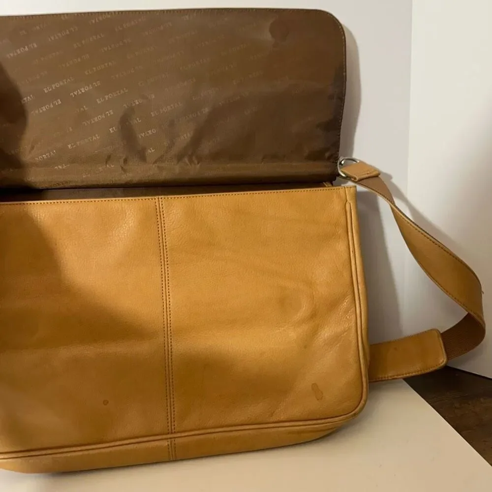 El Portal Tan Leather Bag/Lap Top Holder